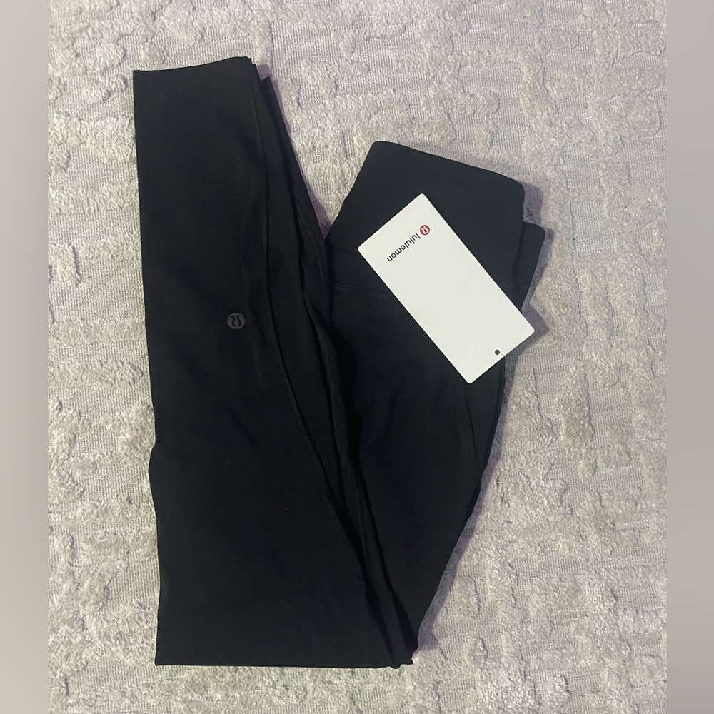 New with tags lululemon Base Pace HR tight leggings 25”black